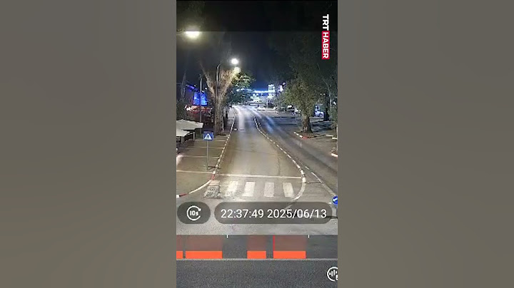 İran'ın fırlattığı füzeler, Tel Aviv'in çeşitli noktalarına düştü.