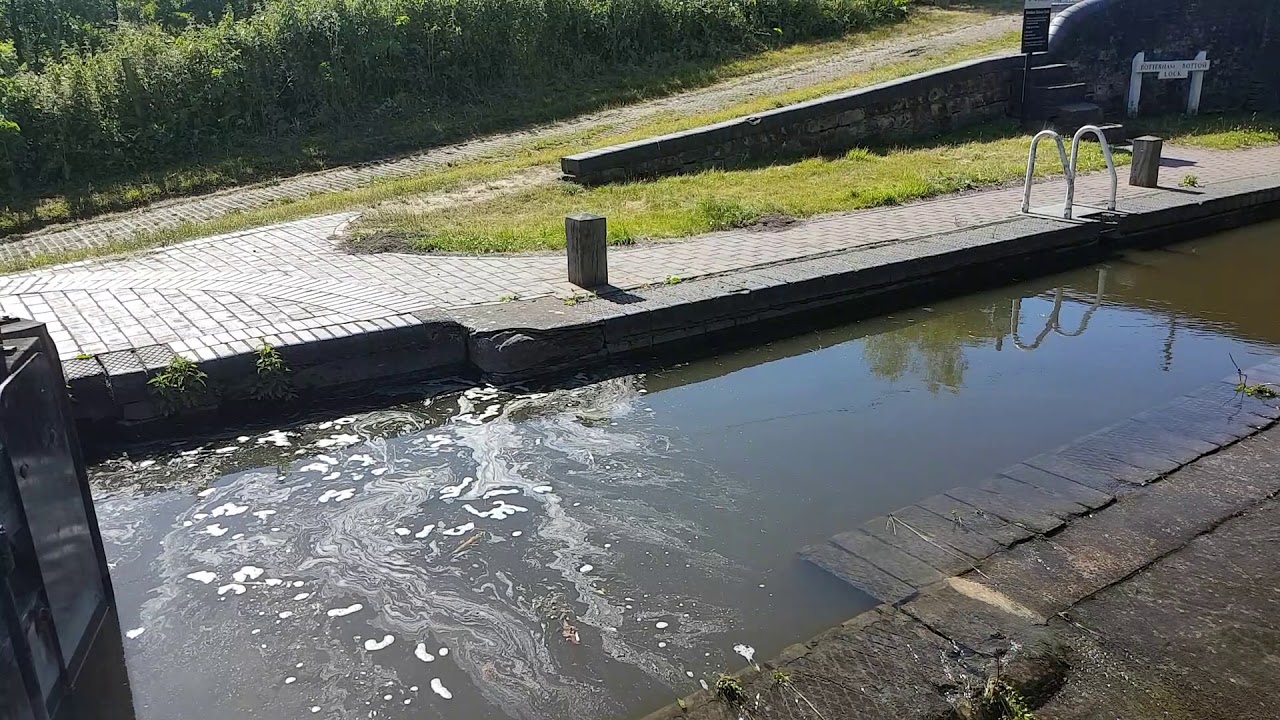 Botterham Lock Botterham Bottom Lock overflow - YouTube
