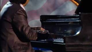 Lang Lang performing Tchaikovsky's Piano Concerto No.1 at National Memorial Day Concert screenshot 4