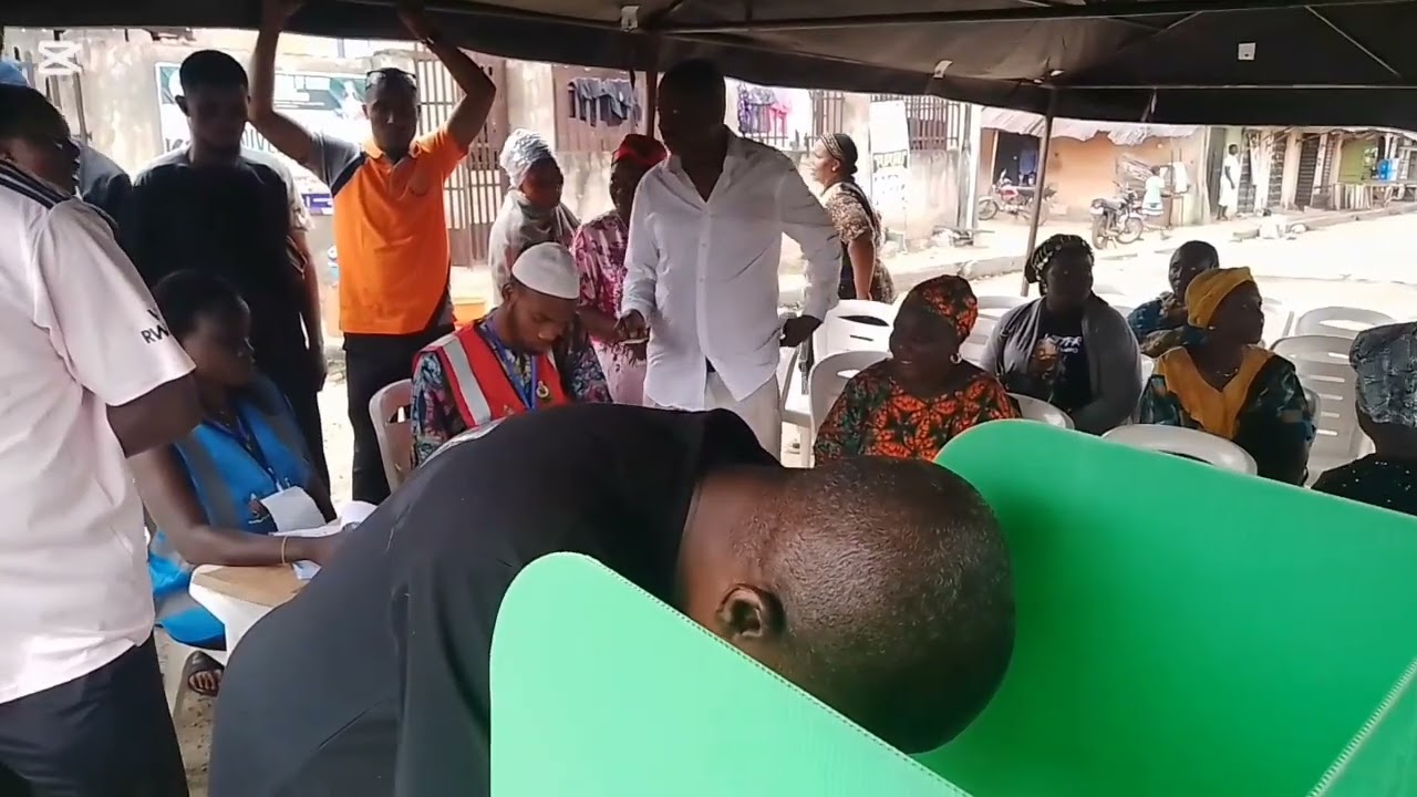 Gbolahan Ogunleye cast his vote in unit 012, odumbo STR solomade.