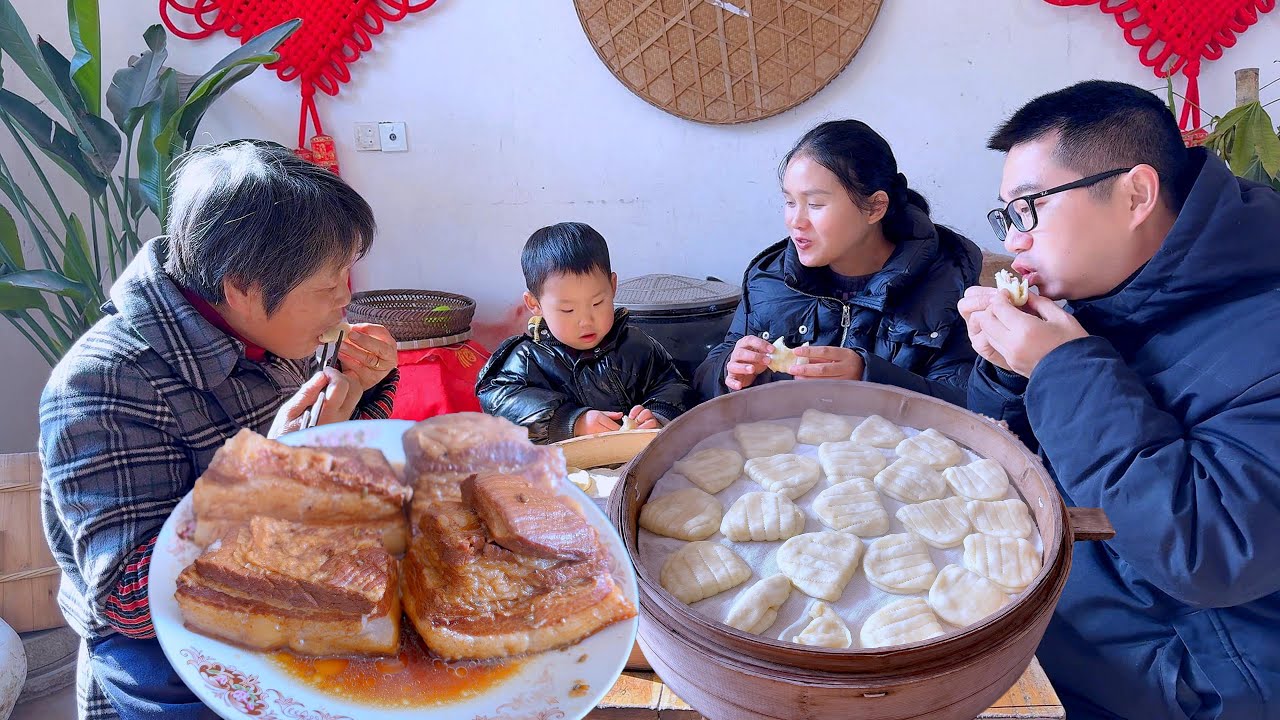 Домашние булочки со свиной грудинкой на пару, откусите их, и ваш рот будет полон мясного вкуса.