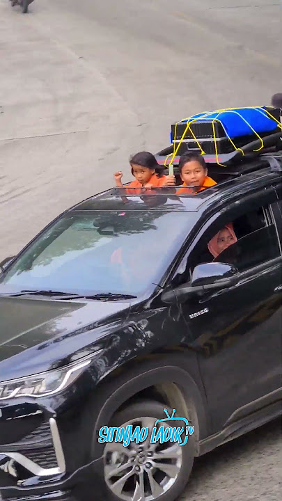 Kijang Innova Zenix Hybrid Baru Melintas di Sitinjau Lauik