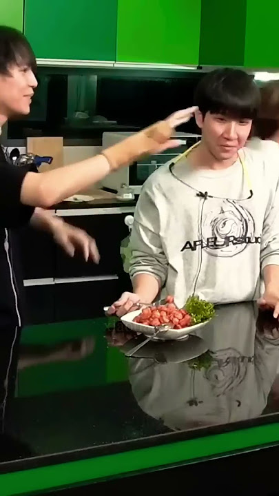 First calling Khaotung cute💕 & everyone freaking out 👀 #first #khaotung #safehouse #taytawan