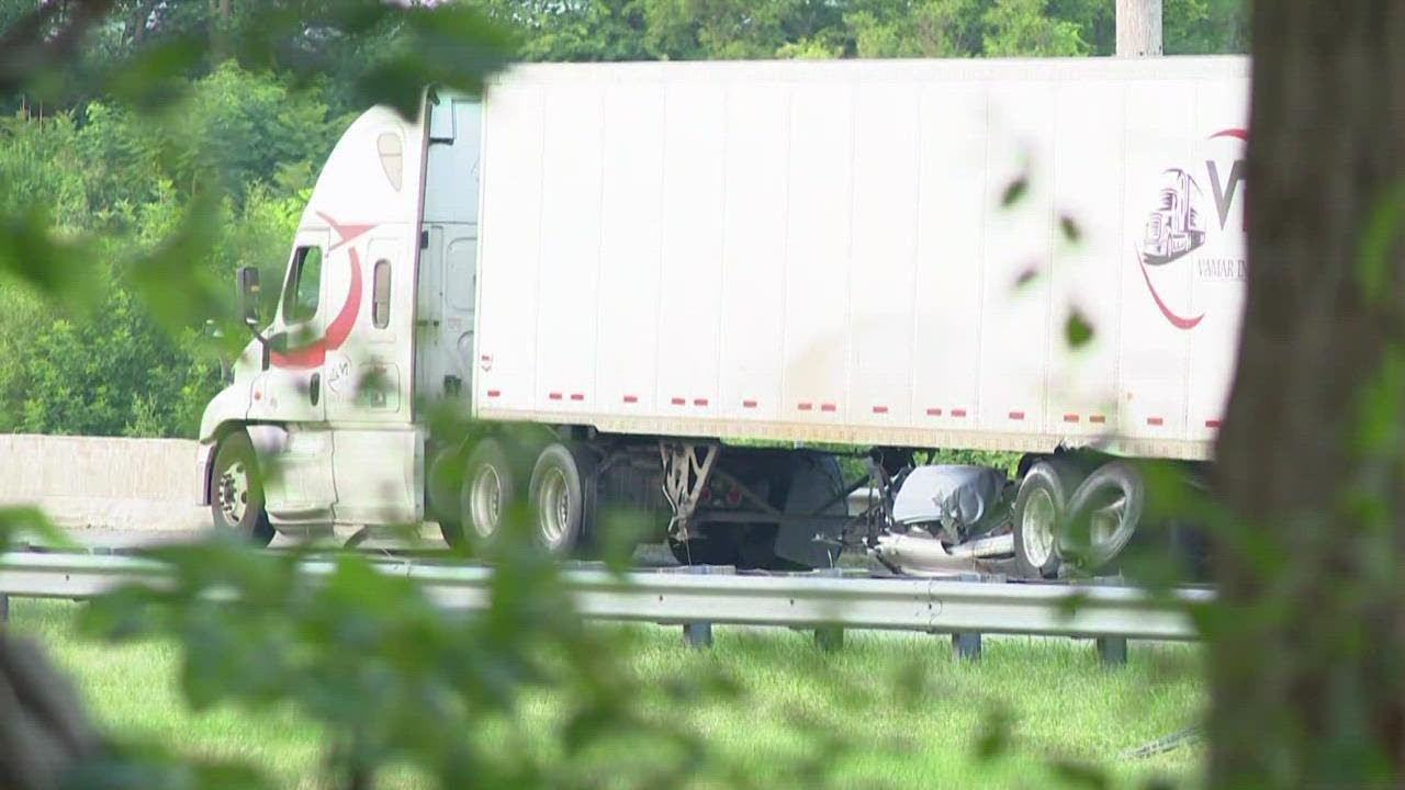 1 injured in Boone County I-65 crash - YouTube
