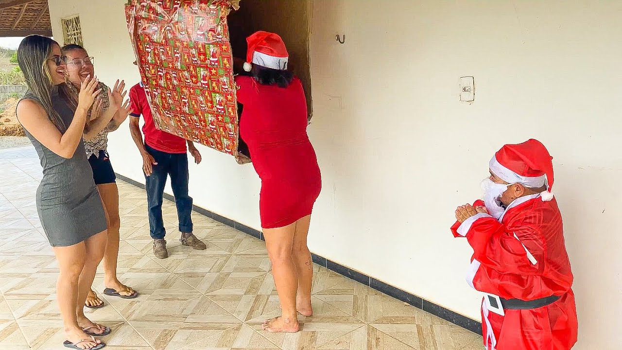 PILILIU GANHA MAMÃE NOEL DE PRESENTE DE NATAL | ESPECIAL DE NATAL