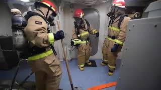 Sailors participate in a damage control firefighting training evolution at sea aboard (2019) 🇺🇸
