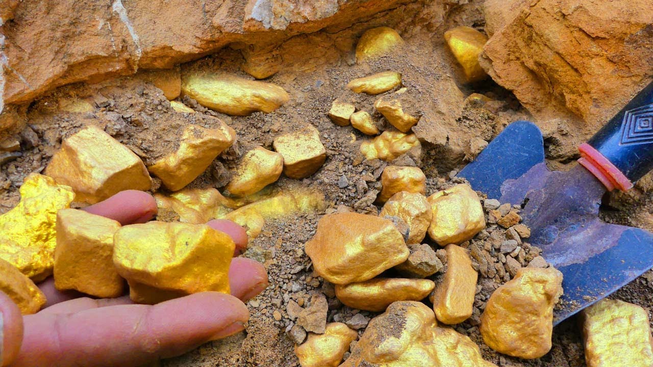 Unbelievable ! gold miner found a lot of gold treasure under stone