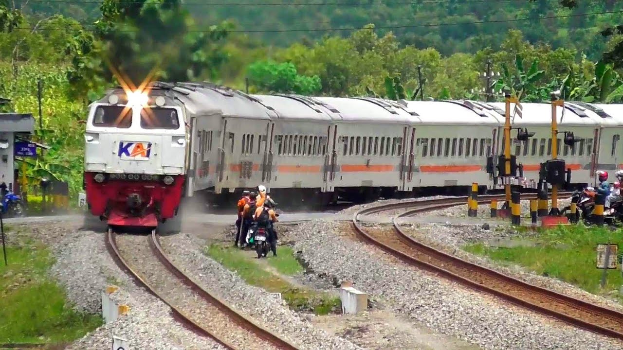 KERETA API PANJANG ❗ 20 Kereta Api Di Perlintasan & Tikungan ❗ Banyak Masinis Menyapa ❗