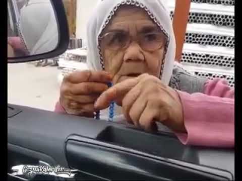 Masum Gibi Görünüp Aslında Hiç Masum Olmayan Bir Çöp Sigara İsteyen Teyze