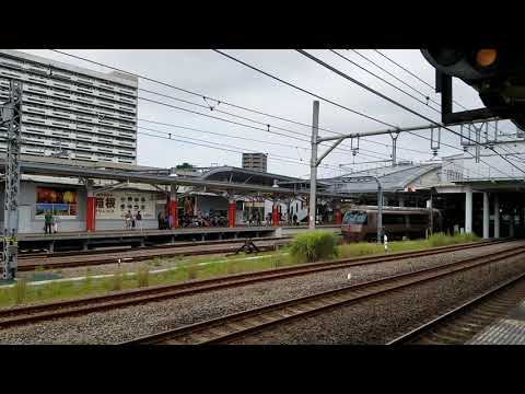 小田急　特急ロマンスカー小田原駅出発とスーパービュー踊り子ミュージックホン通過