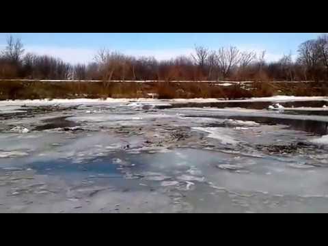 Уровень реки ик в октябрьском. Тумутук мост через ИК. Мост через реку ИК В районе Тумутуке. На реке ИК много воронок. ИК на сом водопад Азнакаево.