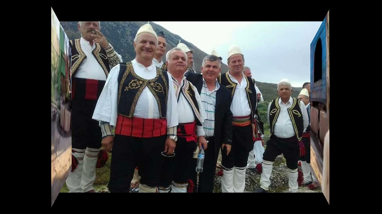 Astrit Mahilaj  Dy shelege ne nje porte