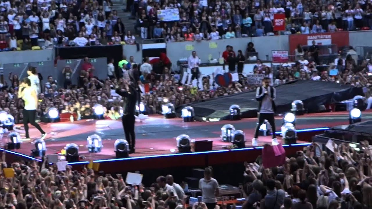 One direction: WWA tour Düsseldorf, Rock me