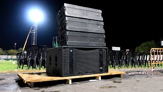 BLG Series Audio Video Rack w Black Shelves LINE ARRAY ESTACADO - ZONA DE AUDIENCIA CON GRADAS - CASO PRÁCTICO - ESTADIO DE FÚTBOL