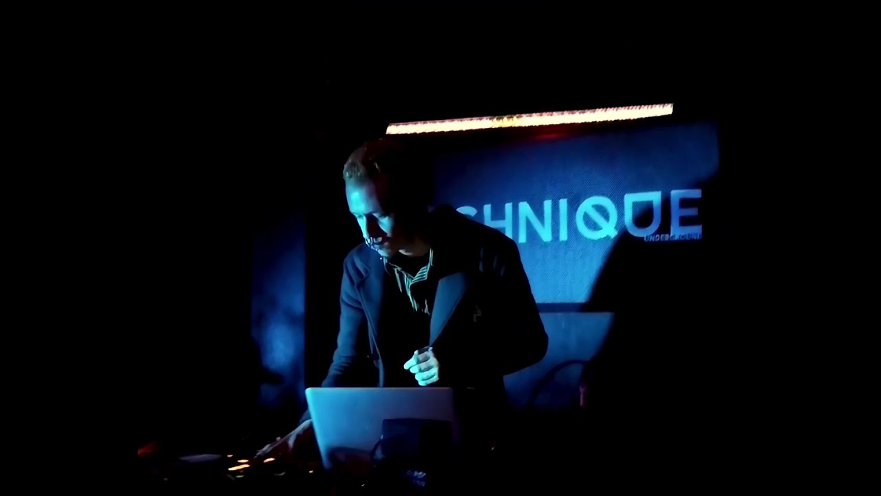 YouTube에서 Edgar Frozen - Broken Android (Live) Cyberpunk, techno, industrial. 보기 YouTube에서 Edgar Frozen - Broken Android (Live) Cyberpunk, techno, industrial. 보기
