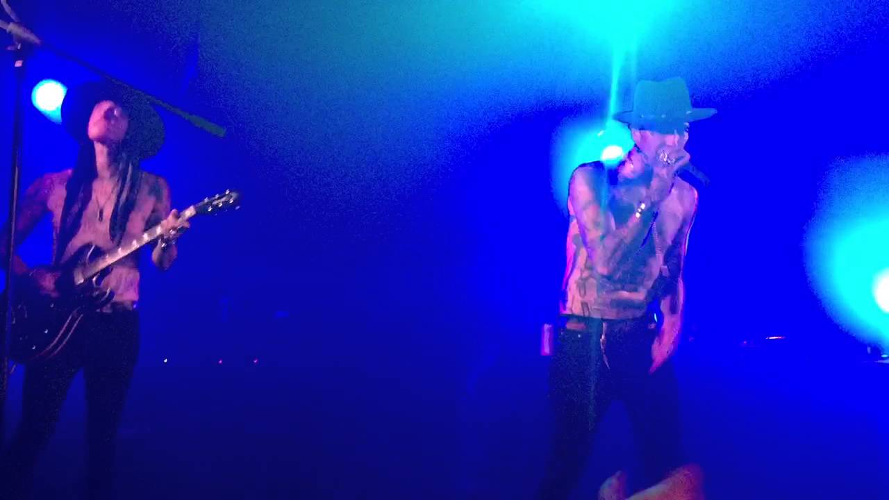 Yelawolf live performing 'Ball and Chain' and 'Empty Bottles' best act