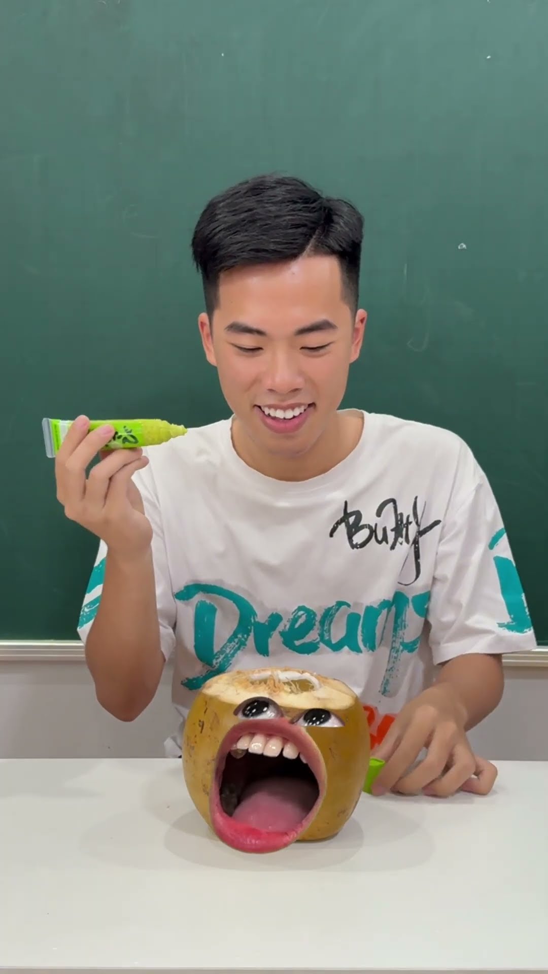 LNS - Trái dừa biết nói || Talking coconut ? #shorts