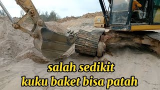 pemasangan darurat track link excavator yang lepas