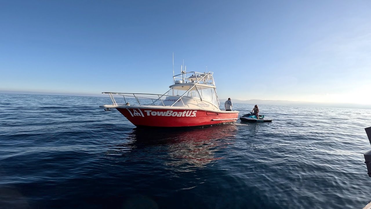 ⁣Sailing to White Cove and Seadoo 