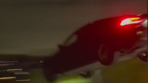 A videón Tesla látható, amint 50 láb magasan a levegőbe repül Los Angelesben