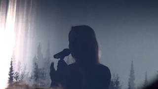 London Grammar: Bones of Ribbon