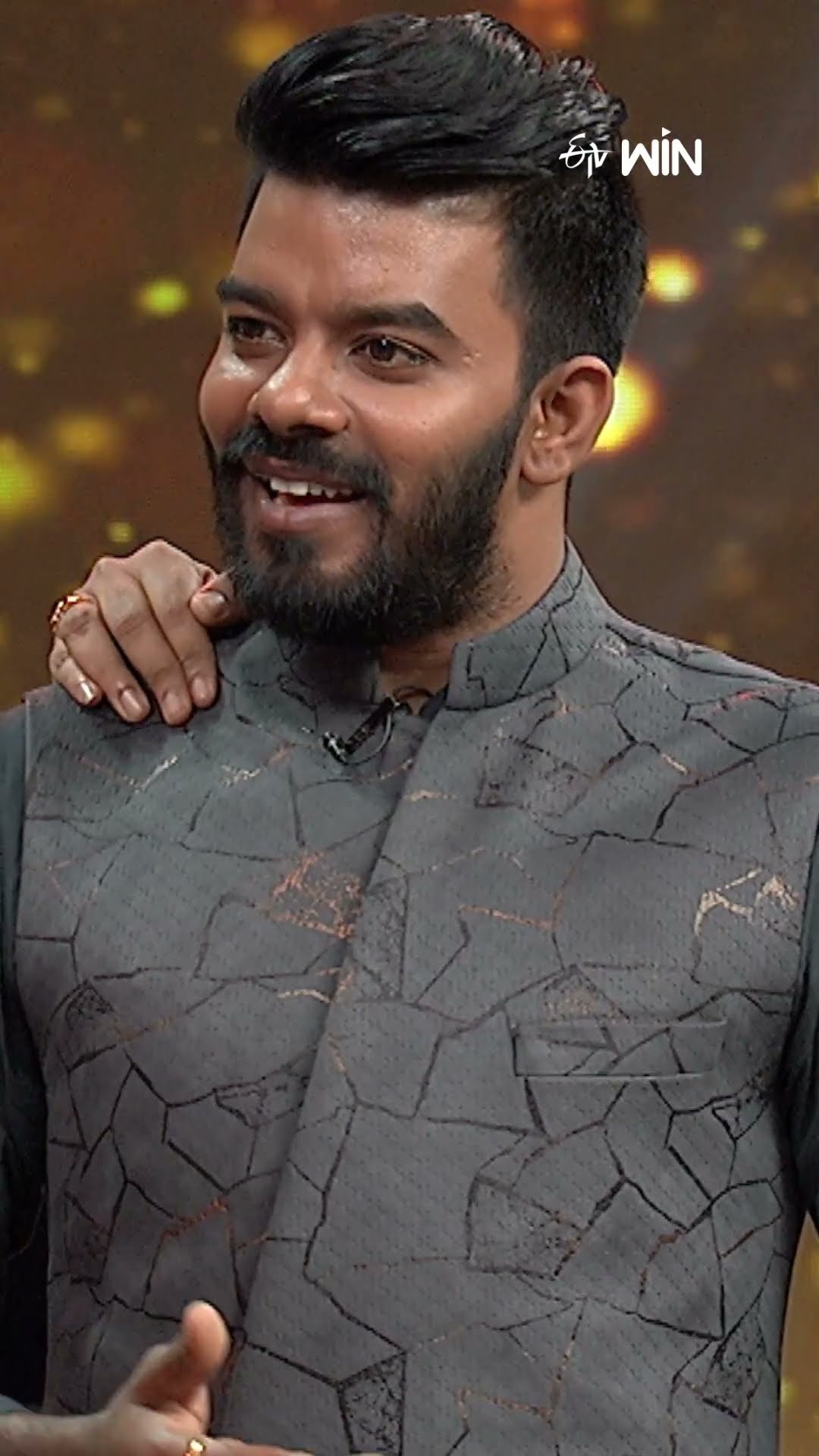 #shorts - బ్లాక్ టికెట్లు అమ్మేవాళ్ళు లాటరీ టికెట్లు పెడితే ఇలానే ఉంటది..! #etvevents  #Hyperaadi