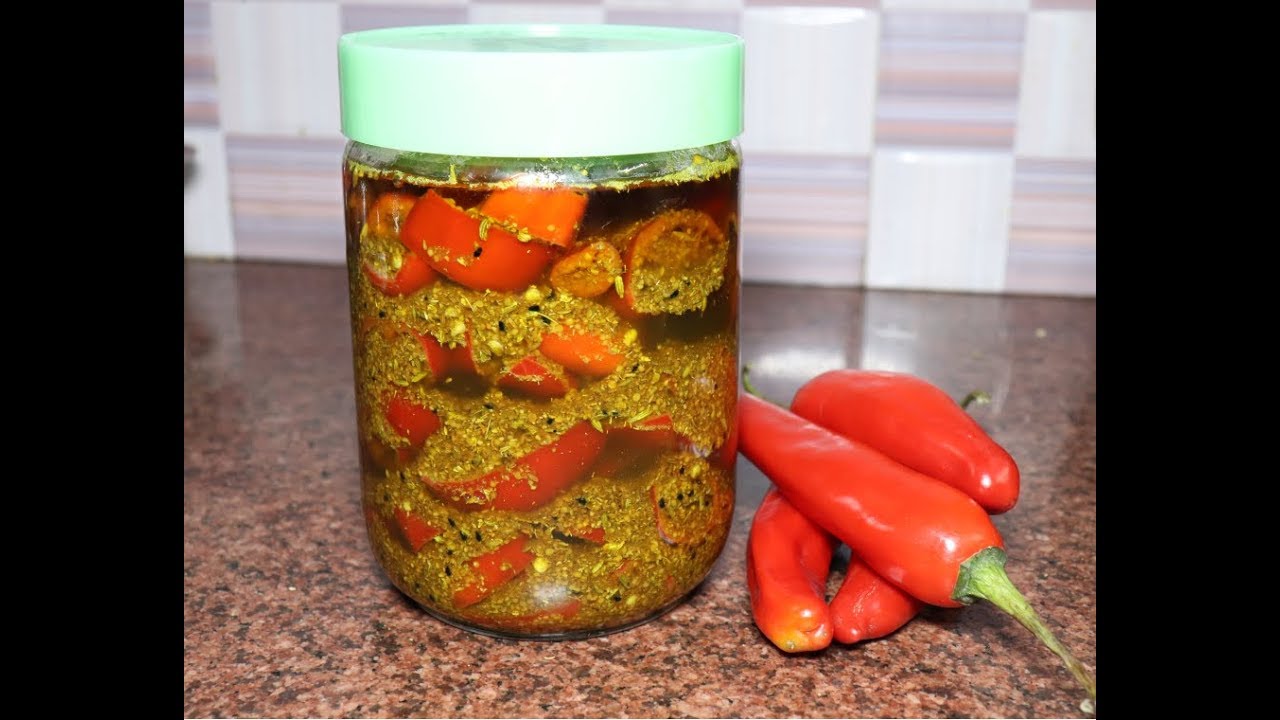 लाल मिर्च का चटपटा मसाला अचार | Red Chilli Pickle Recipe Video | How to ...