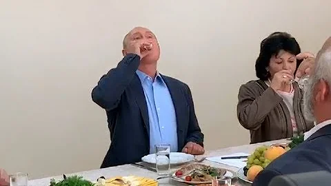 Как пьет водку Путин Видео  Секретная техника