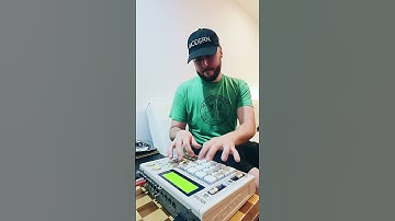 Chopping samples on the Akai MPC 1000 for a J Dilla type beat #undergroundsounds