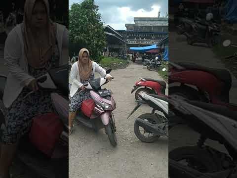 POV : got lost in a traditional market