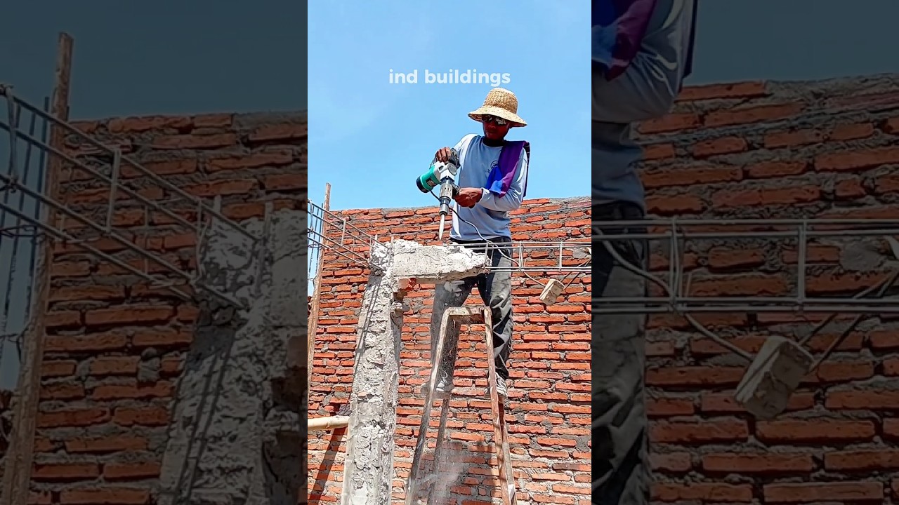 Dismantling the concrete sloof using a hammer machine 