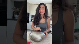 In die tiefe Pfanne mit Deckel kamen: #rezept #gemuse #vegan #leckerkochen #kurzvideos #food