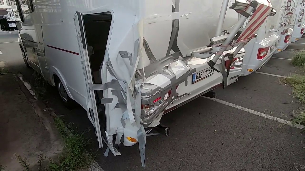 PÍŠEŠ ZPRÁVY ZA VOLANTEM? JSI HOVADO!