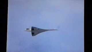 Concorde flying over London, 28 July 2000