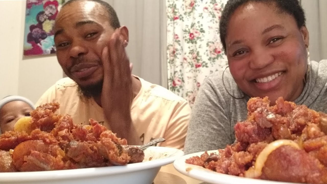 Watch this Funny Nigerian couple doing Mukbang & Laugh out your Lungs + celebrating 500+ subscribers