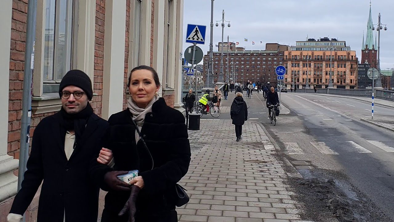 Sweden - Walking in Stockholm City | Riddarholmen to Central Station #371