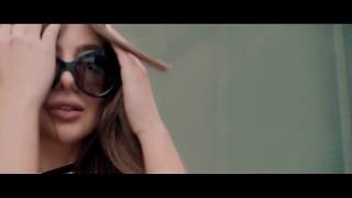 Video thumbnail of "Blondu de la Timisoara  - Ce frumos e cand iubesti"