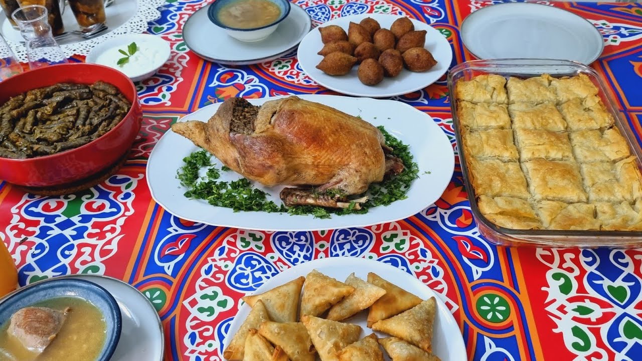 عزومة اول يوم رمضان معروفة يعنى بط ورقاق ومحشى