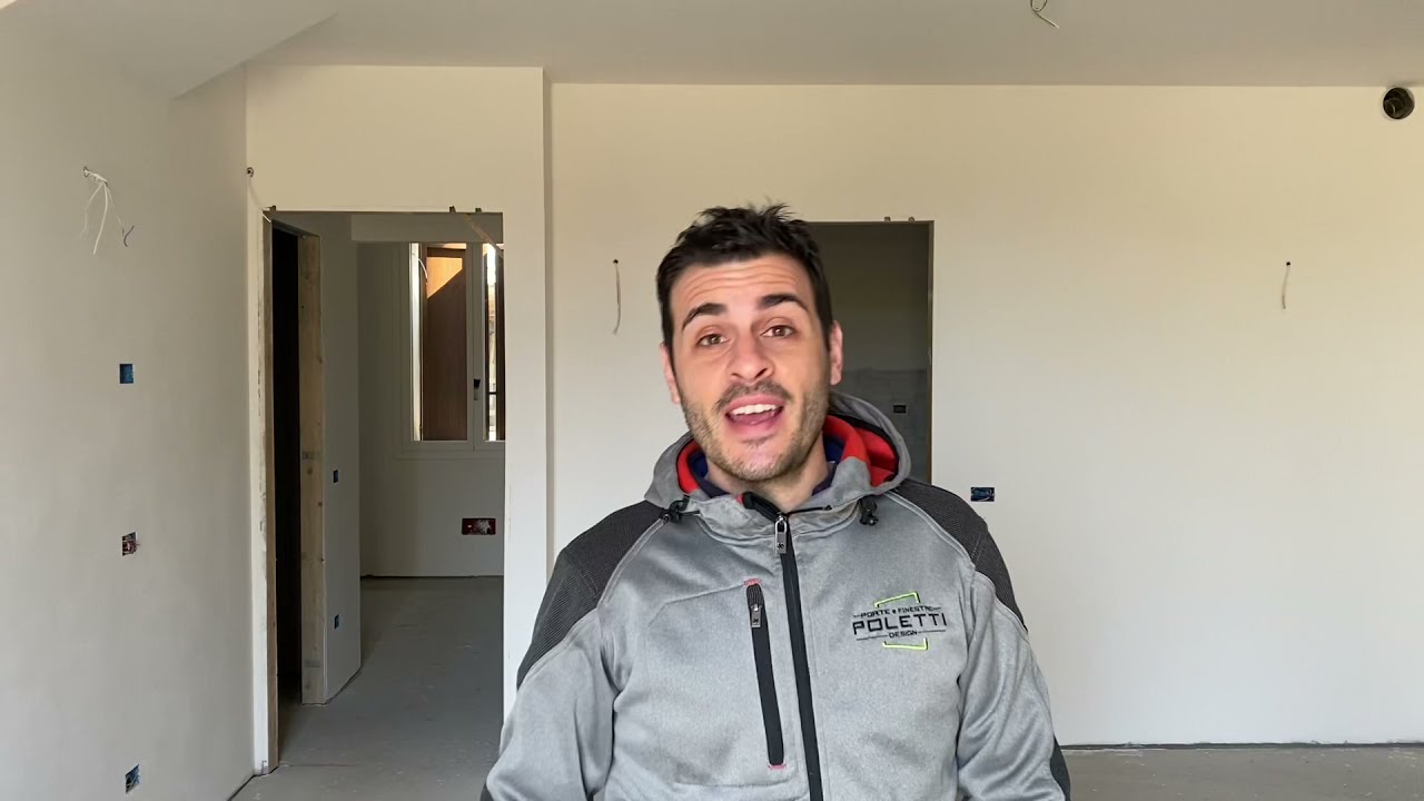 In cantiere, installazioni di finestre in alluminio a taglio termico e scuroni a doghe