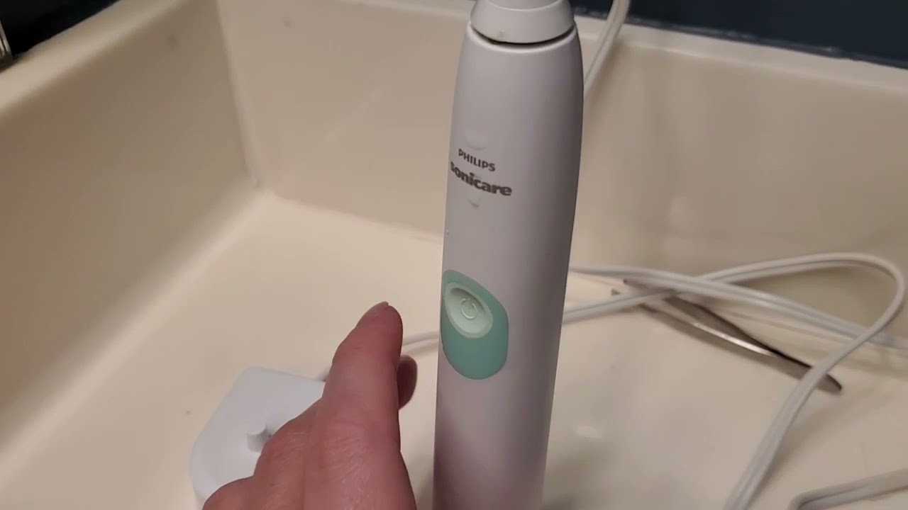 how to charge sonicare travel case