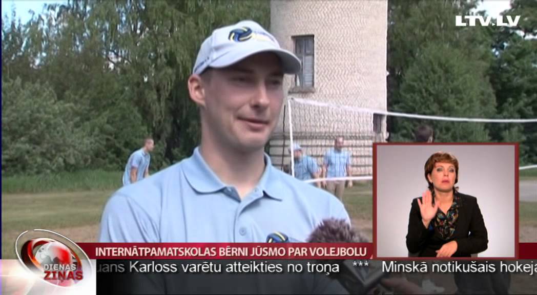 Internātpamatskolas bērni jūsmo par volejbolu