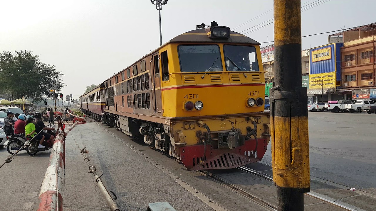 รถไฟเด่นชัยผ่านปรางค์สามยอดลพบุรี