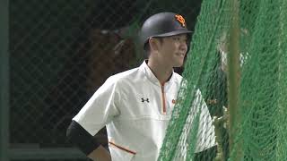 プロ野球開幕まで「あと23日」キャプテン坂本も笑顔で打撃練習【巨人】