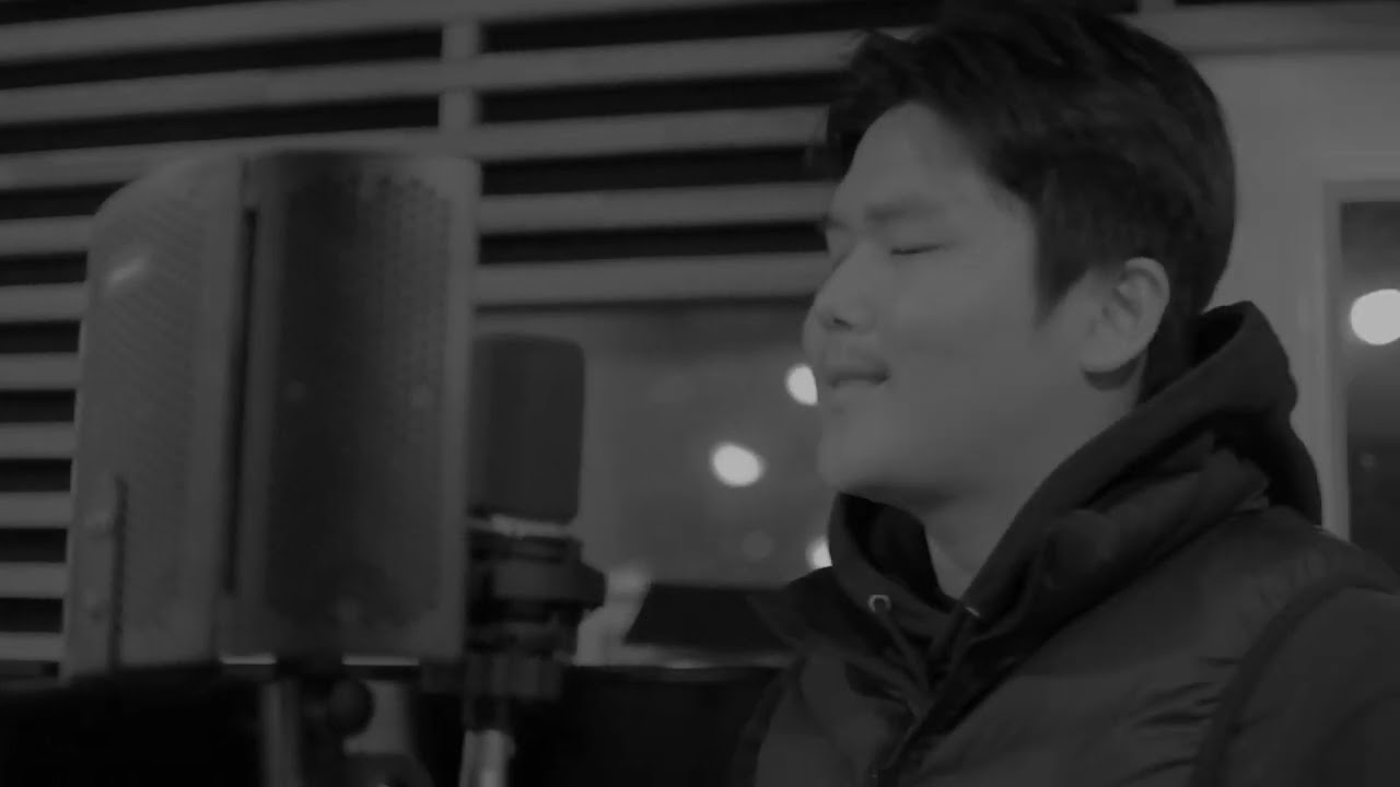 너의 손목과 허벅지에 하얀 밴드가 보여 (Official Clip Video)