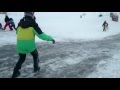 Ледяная горка зима 2016 Троещина парень в зеленом