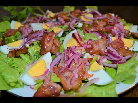 Видео: Попробуйте этот недорогой салат BLT Panzanella и бекон из индейки