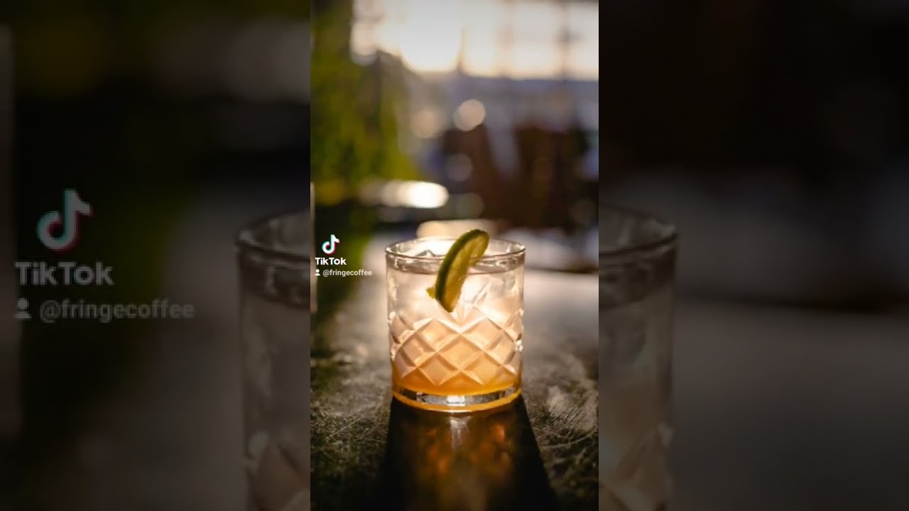 Thursdays live music, good vibes and delicious cocktail. 