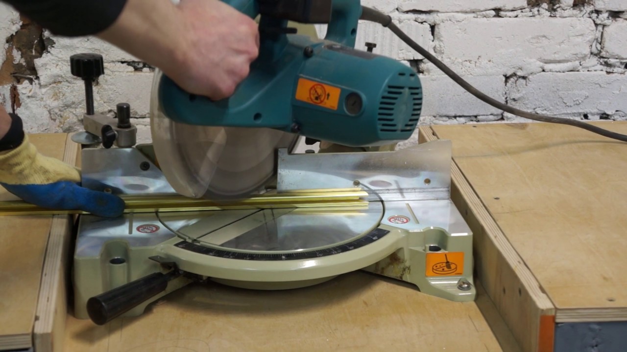 Резка алюминиевого профиля для рамки инфо стенда - YouTube