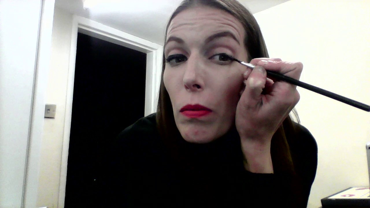 GEL EYELINER TUTORIAL YouTube