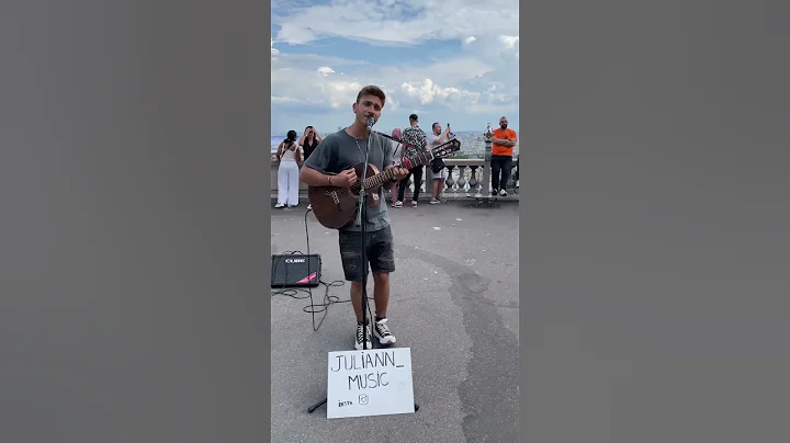 圣心堂前的街头音乐家Daily video ( RAW): Street musician. 17h47. Samedi 10 June 2023 - 天天要闻